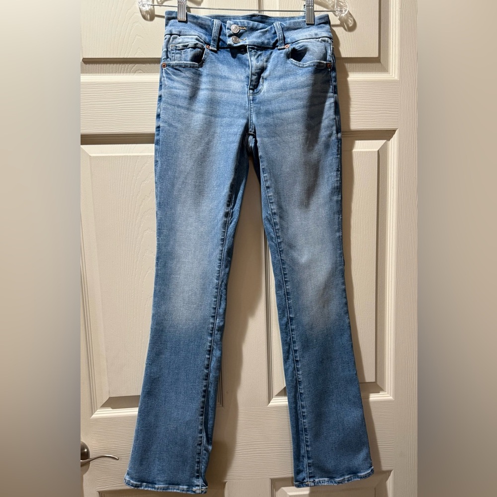 American Eagle Outfitters Light Blue Skinny kick jeans size 2